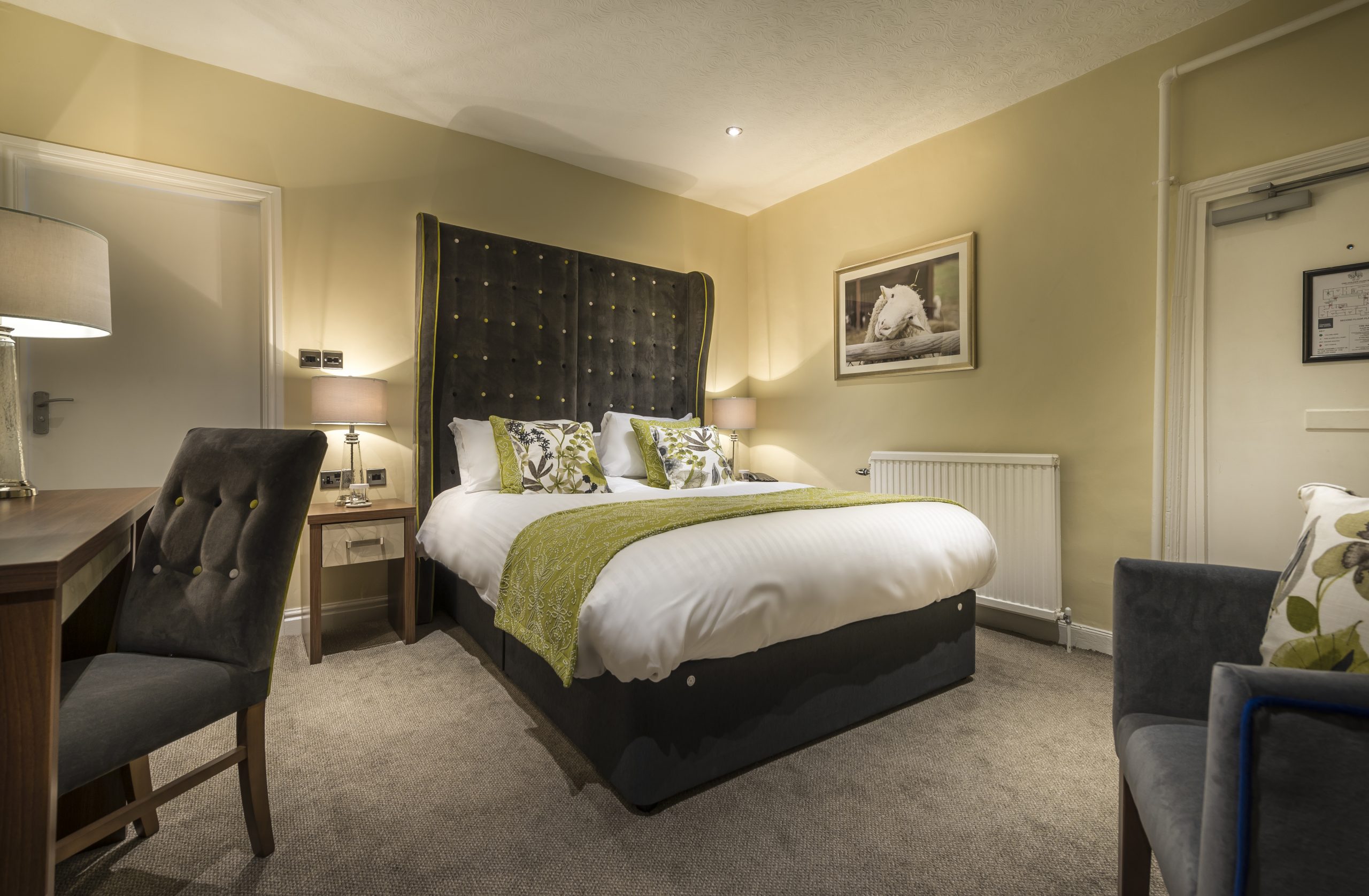 Classic Double Room | The Golden Fleece Hotel, Eatery and Coffee House ...